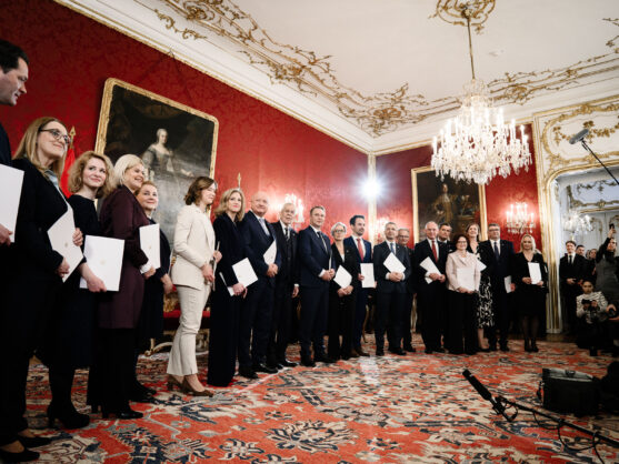 Das Regierungsteam bei der Angelobung.