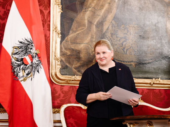 Korinna Schumann bei der Angelobung.