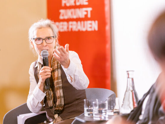 Gertrude Eigelsreiter-Jashari bei 30 Jahre Weltfrauenkonferenz